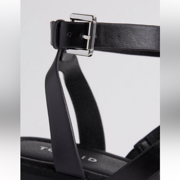 Torrid Black Strappu Sandals - Picture 4 of 5